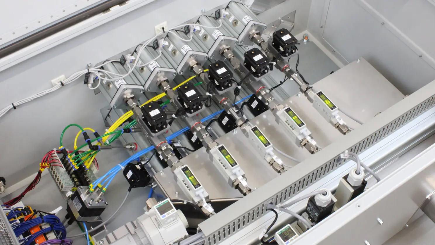 Engineering-Lösung: Automatisiertes Purge-System für die Laser- und Halbleiterindustrie