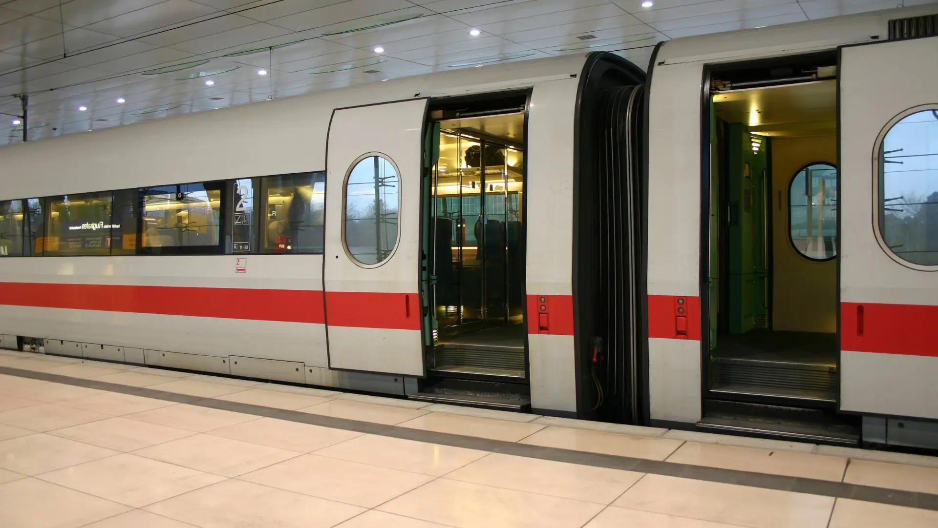 Le-rôle-des-amortisseurs-miniatures-portes-coulissantes-trains-BIBUS-France