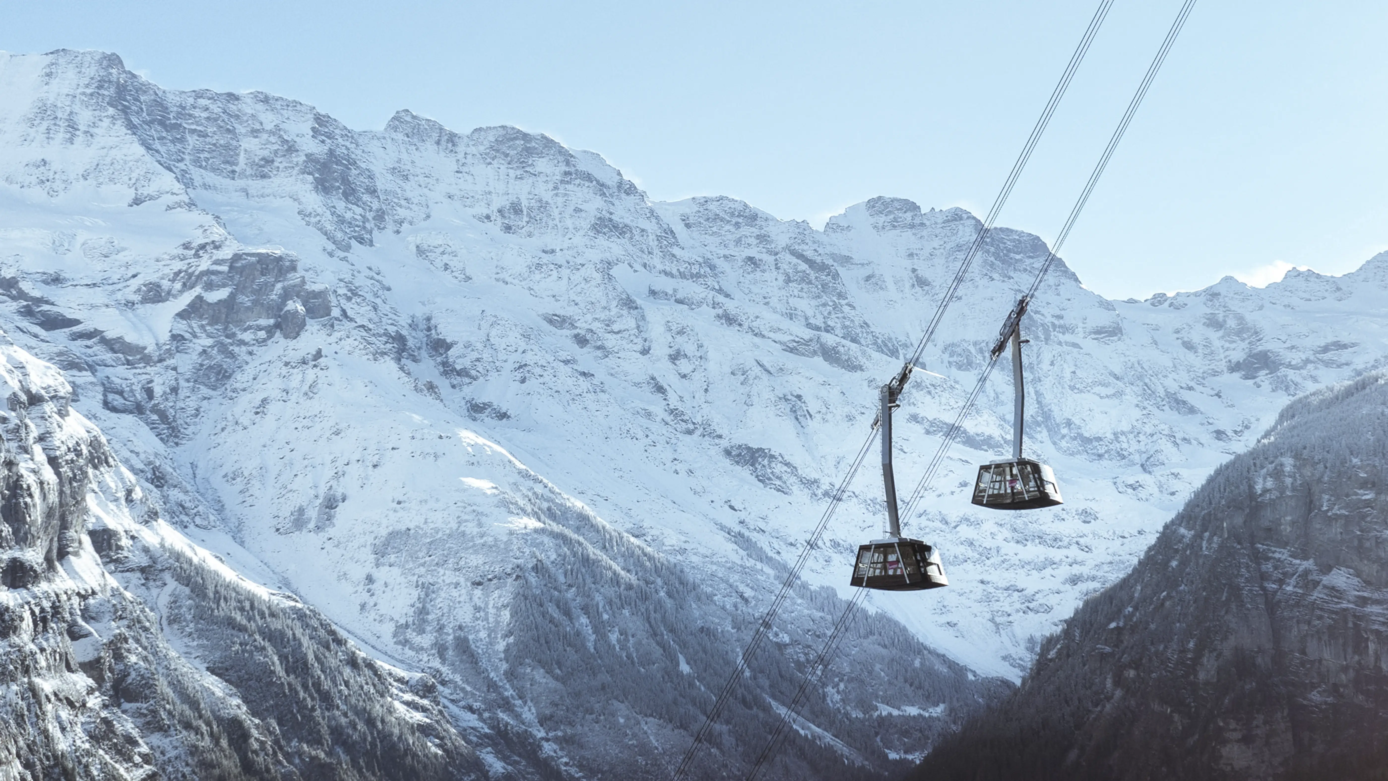 Solution d'entraînement linéaire pour le téléphérique va-et-vient le plus raide du monde