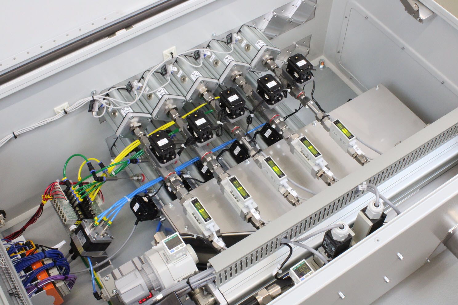 Engineering-Lösung: Automatisiertes Purge-System für die Laser- und Halbleiterindustrie